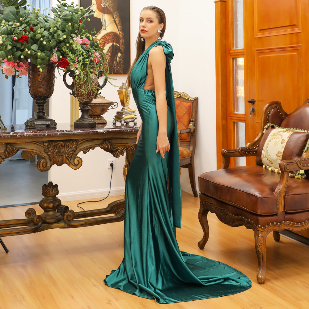 "Scarlett" - La Robe de Soirée envoûtante à décolleté plongeant