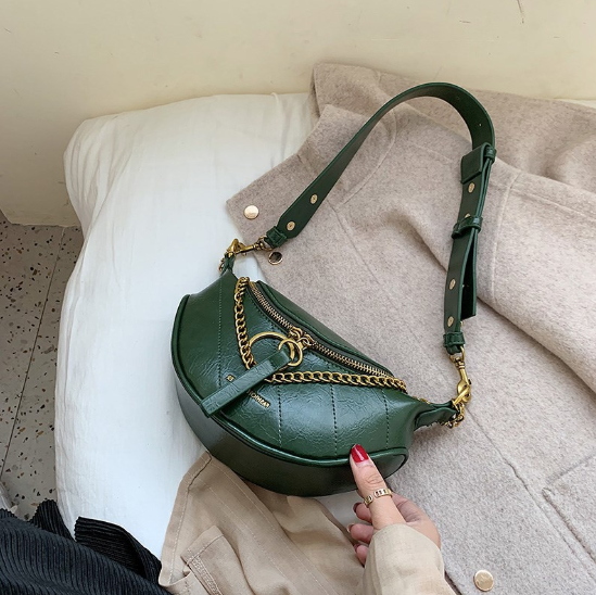 “Rivoli” -  Le sac simili cuir bandoulière, semi banane