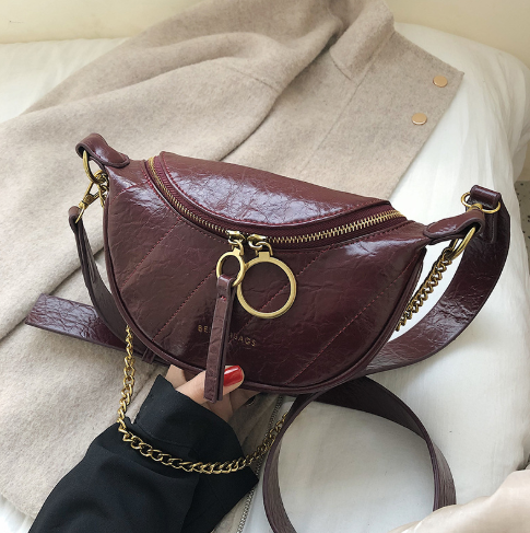 “Rivoli” -  Le sac simili cuir bandoulière, semi banane