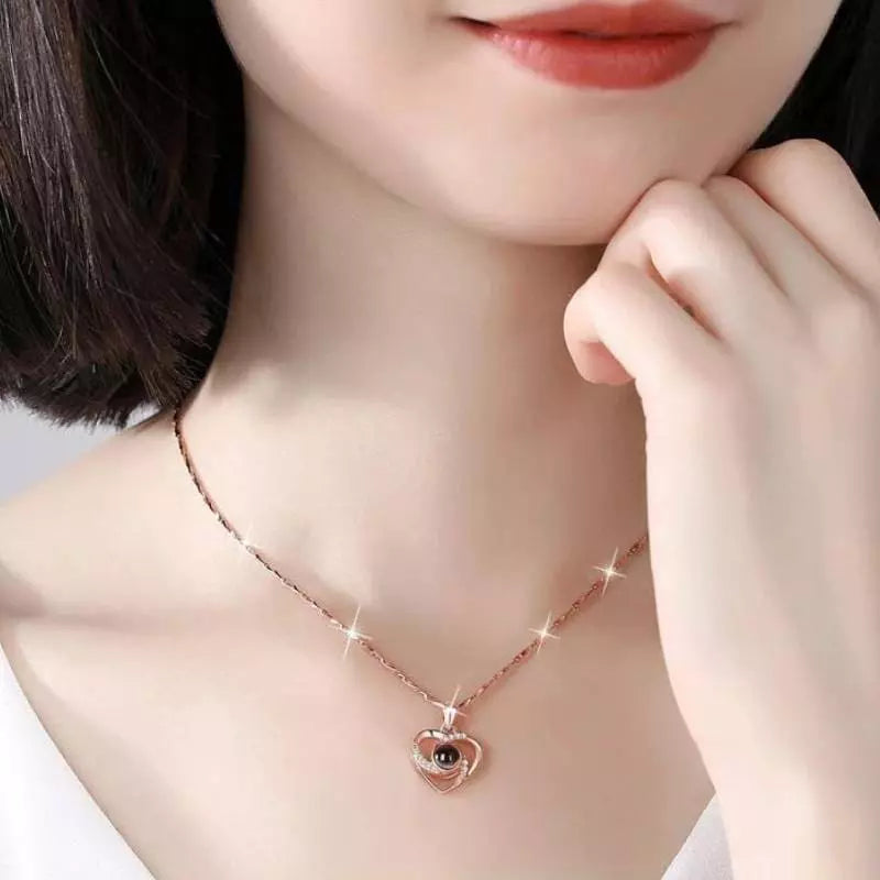 Collier "Je t’aime en 100 langues" - éternisez votre amour en beauté