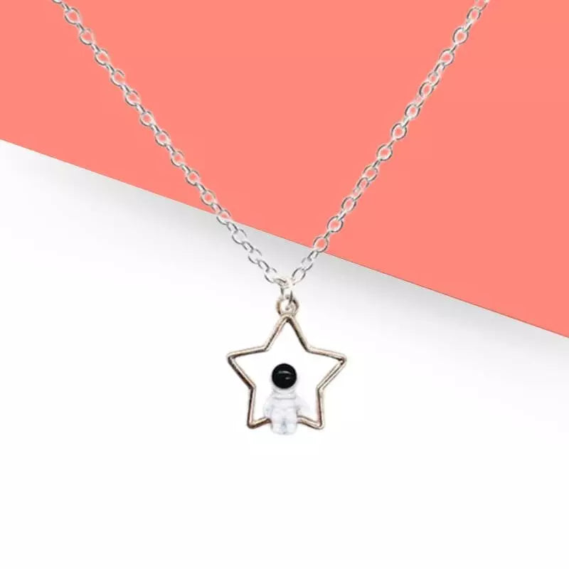“AstroMoon” - Le petit astronaute qui vous donne des ailes !