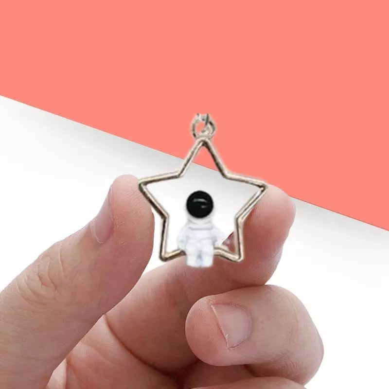 “AstroMoon” - Le petit astronaute qui vous donne des ailes !