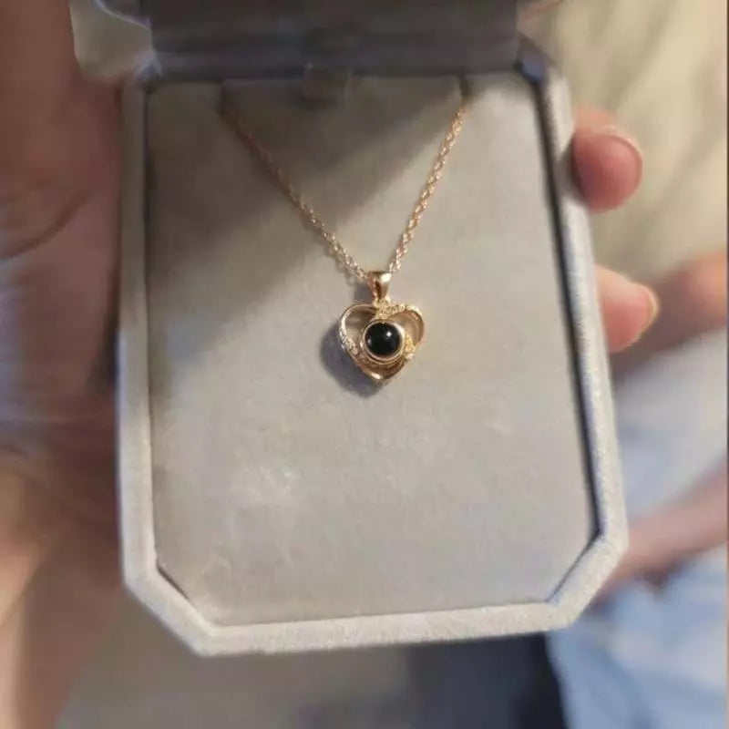 Collier "Je t’aime en 100 langues" - éternisez votre amour en beauté