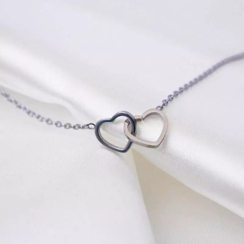UnisCœur™ - Le collier qui scelle votre amour avec magie et passion