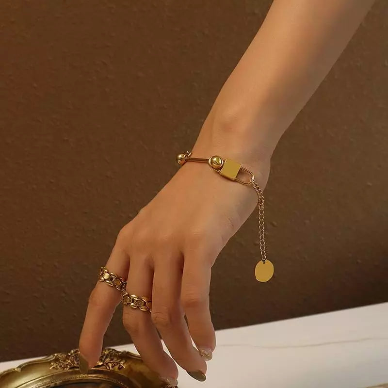 PerlaLux™ - Collier & Bracelet Cadenas, symbole de Force et de Beauté