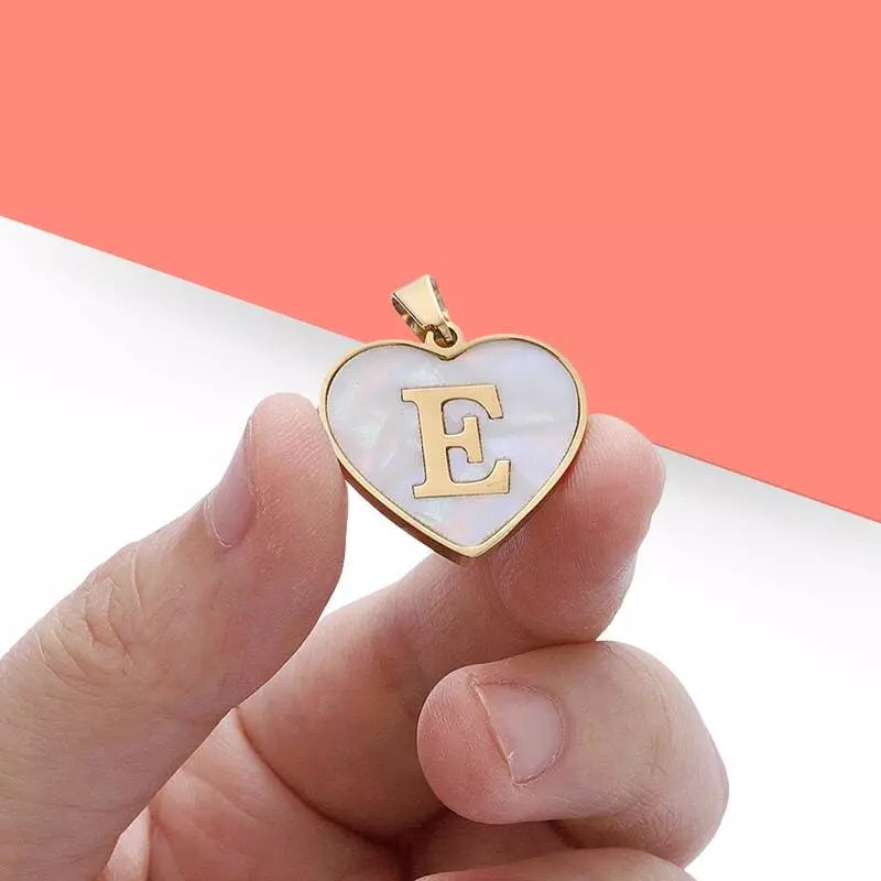 "AlphaCœur" - le collier personnalisé à votre effigie - 26 lettres de l'Alphabet