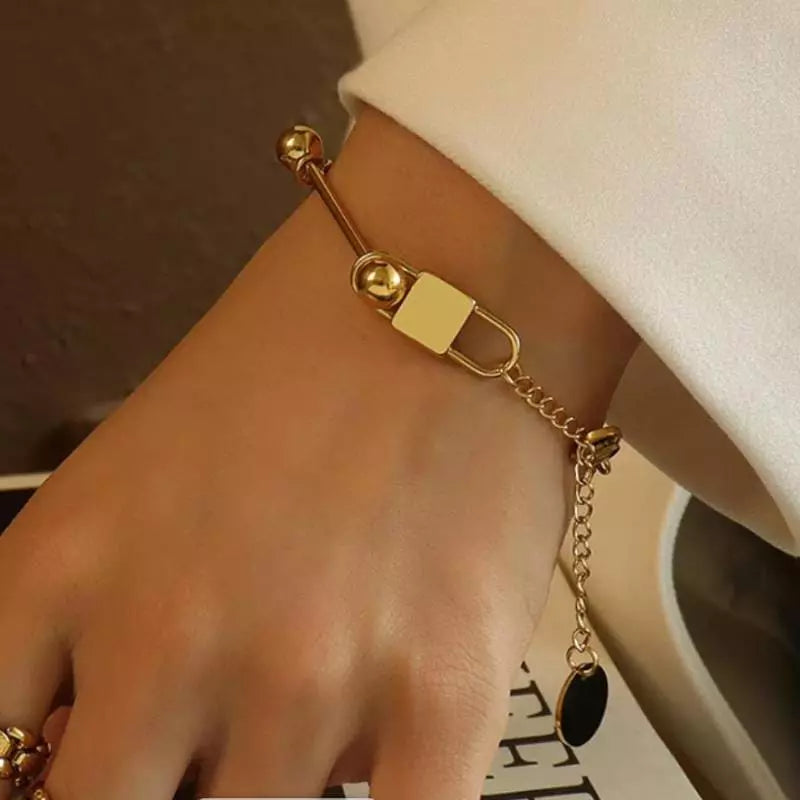 PerlaLux™ - Collier & Bracelet Cadenas, symbole de Force et de Beauté